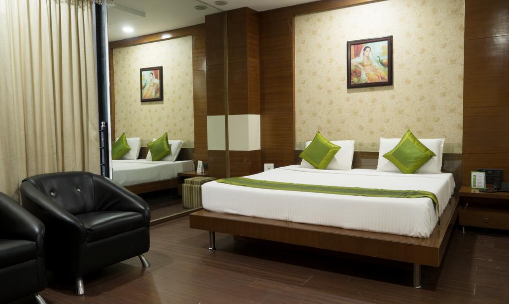Capital O 15537 Dev Corporate Hotel Ahmedabad Exterior photo