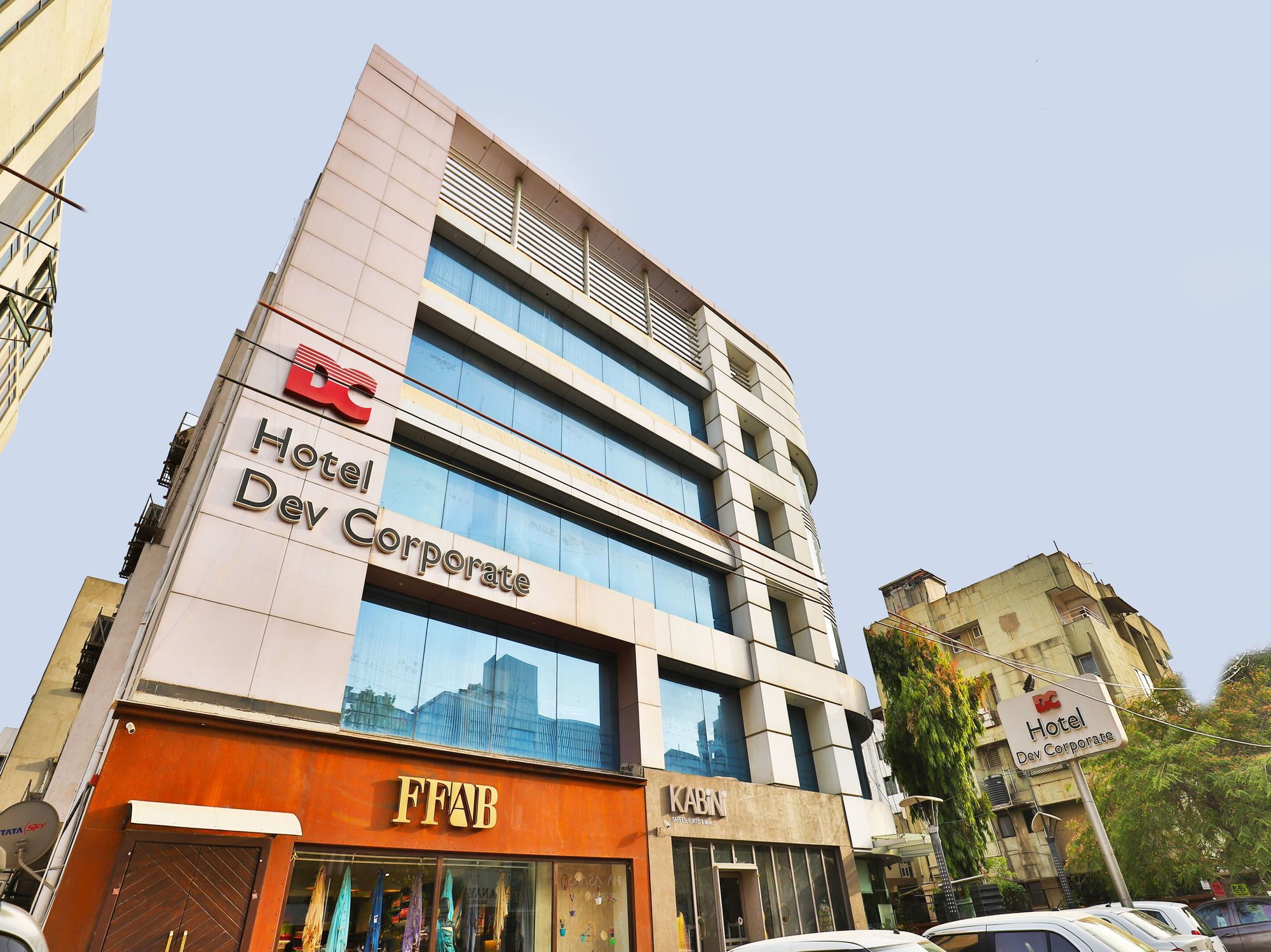 Capital O 15537 Dev Corporate Hotel Ahmedabad Exterior photo